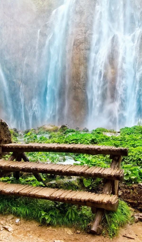 Удивительный водопад