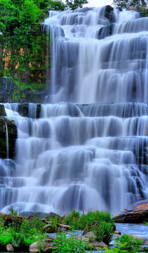 Красивый водопад