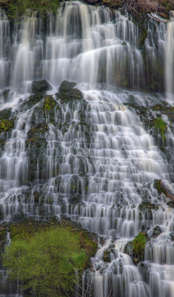 Красивый водопад