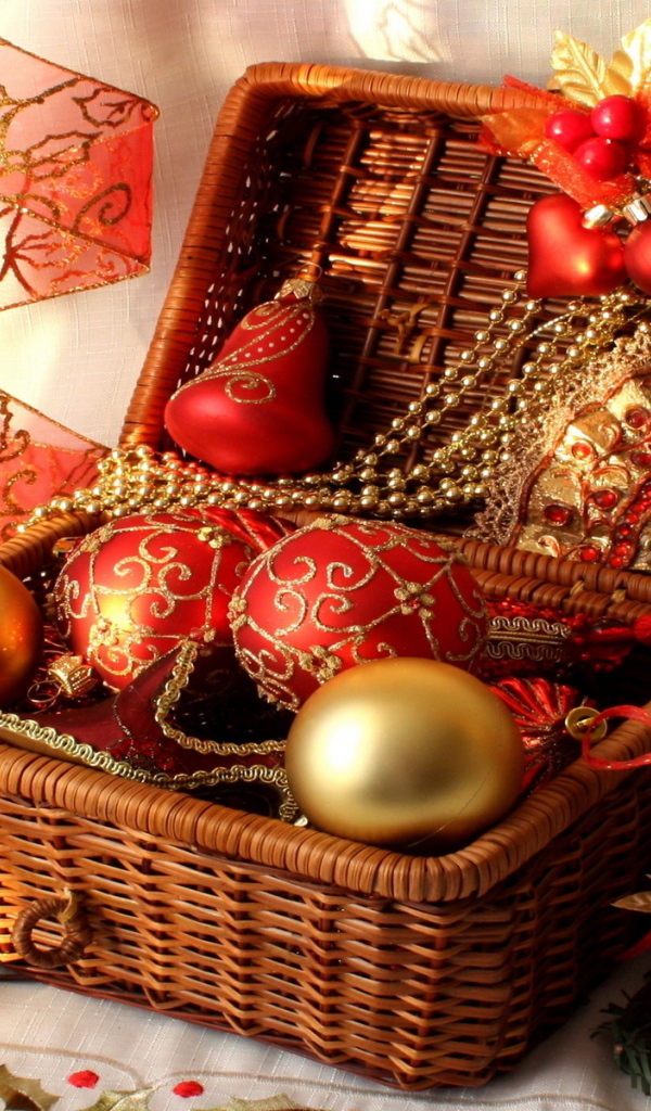 Корзинка с игрушками