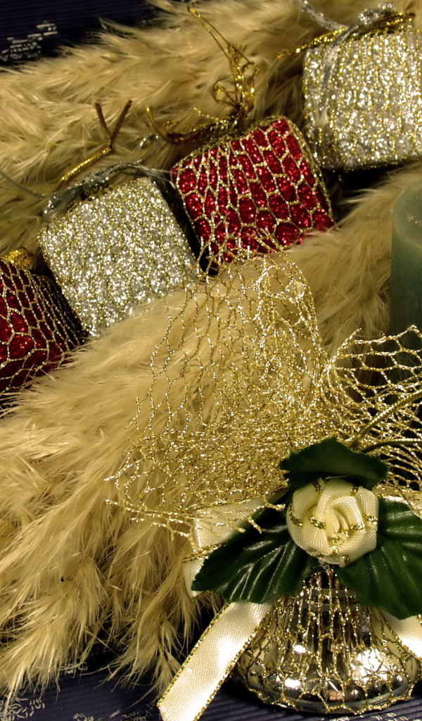 Свеча и украшения