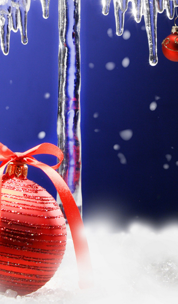 Игрушки и сосульки