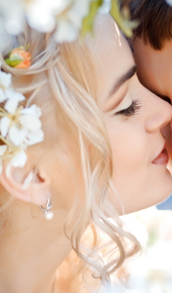 Молодожены