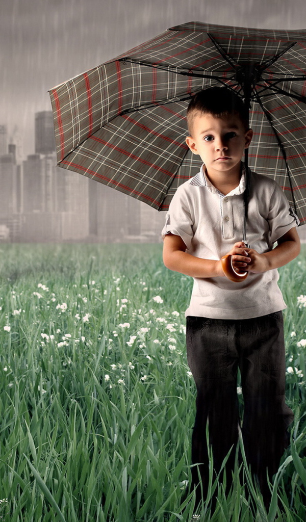 Мальчик под зонтом