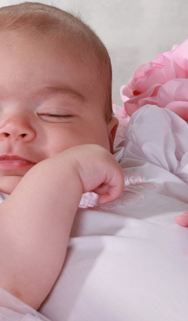 Засыпающая девочка