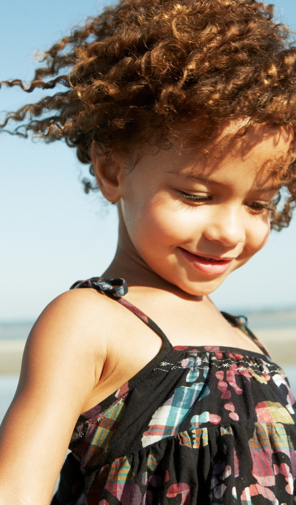 Девочка с кудряшками