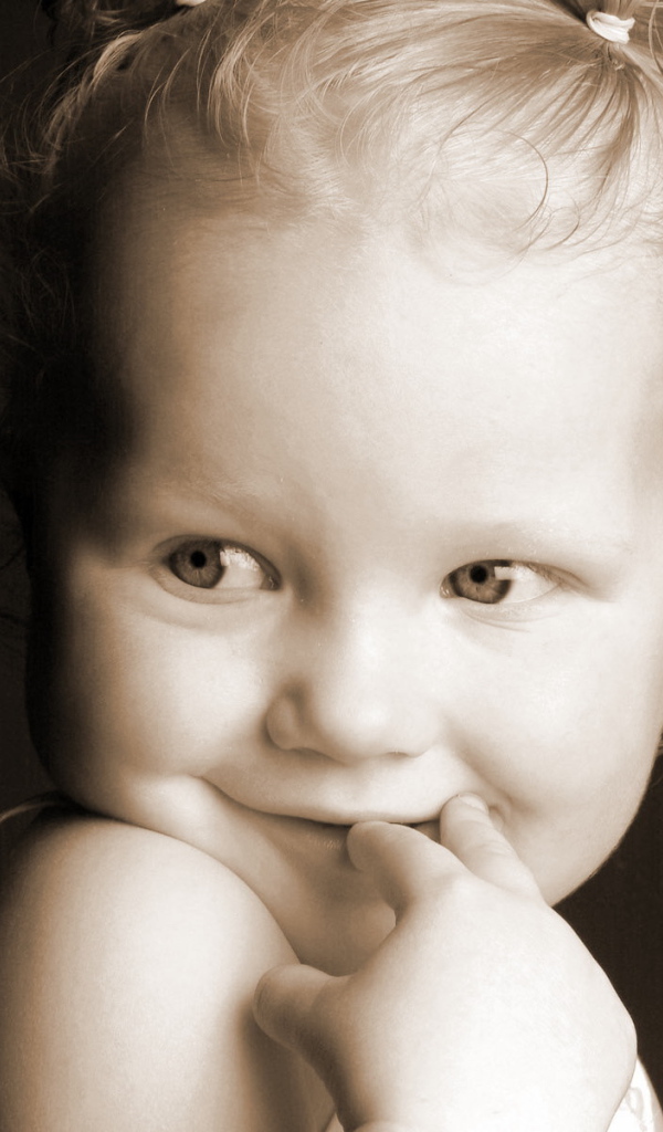 Задорная девчушка