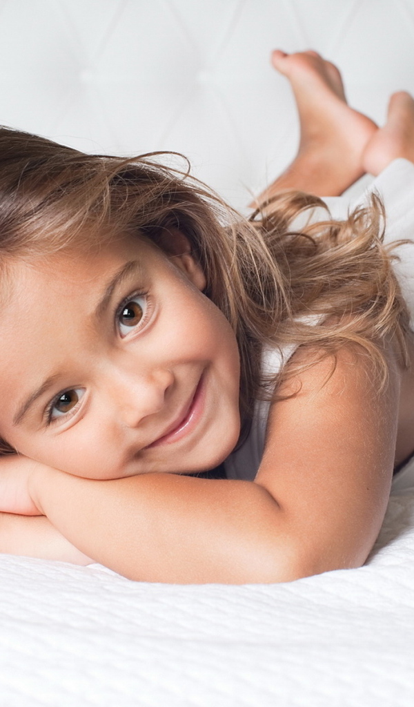 Улыбающаяся девочка