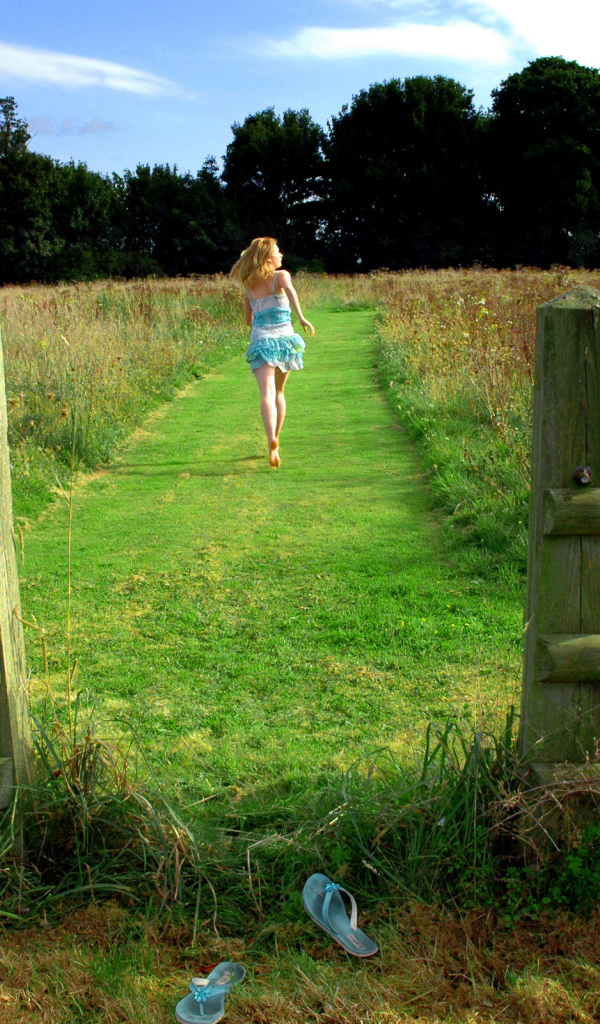Босиком по траве