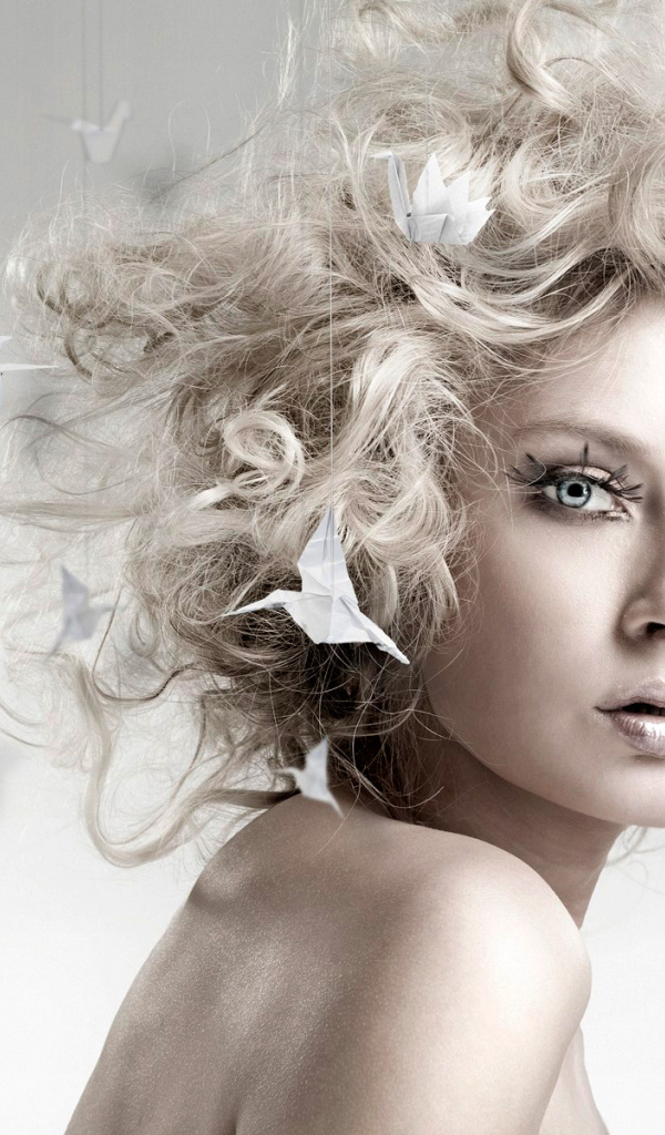 Девушка и птички