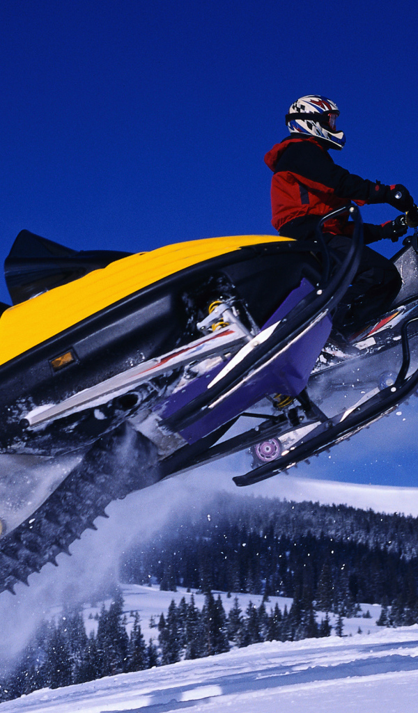 Гонки на снегоходах