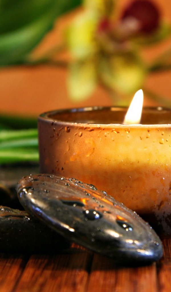 Свеча и камни