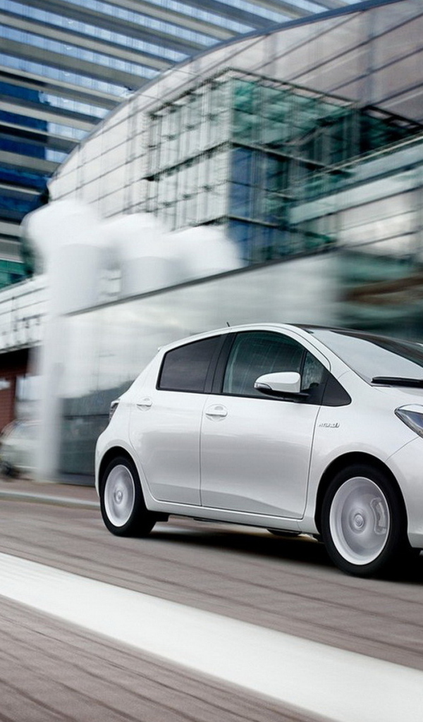 Toyota Yaris Hybrid 2013
