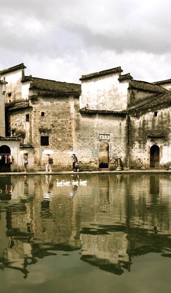 Старый город на берегу