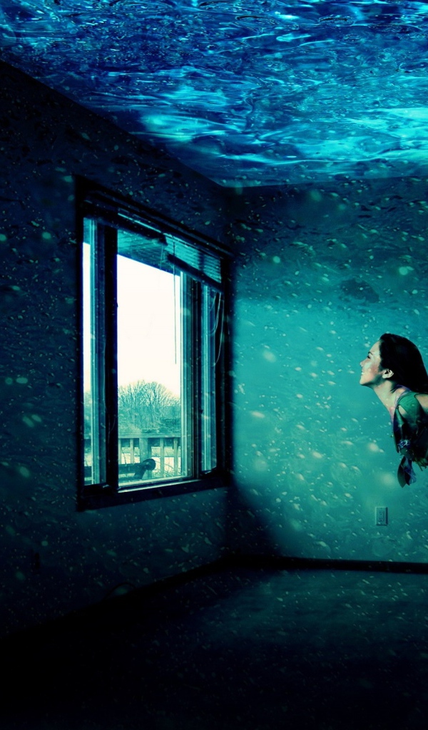 Девушка под водой