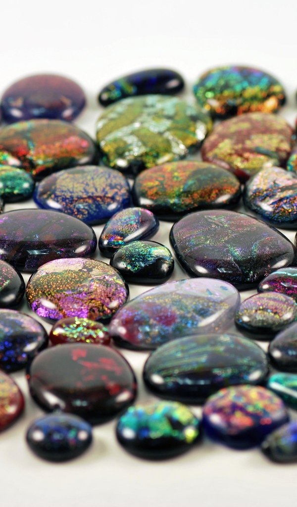 Перламутровые камни