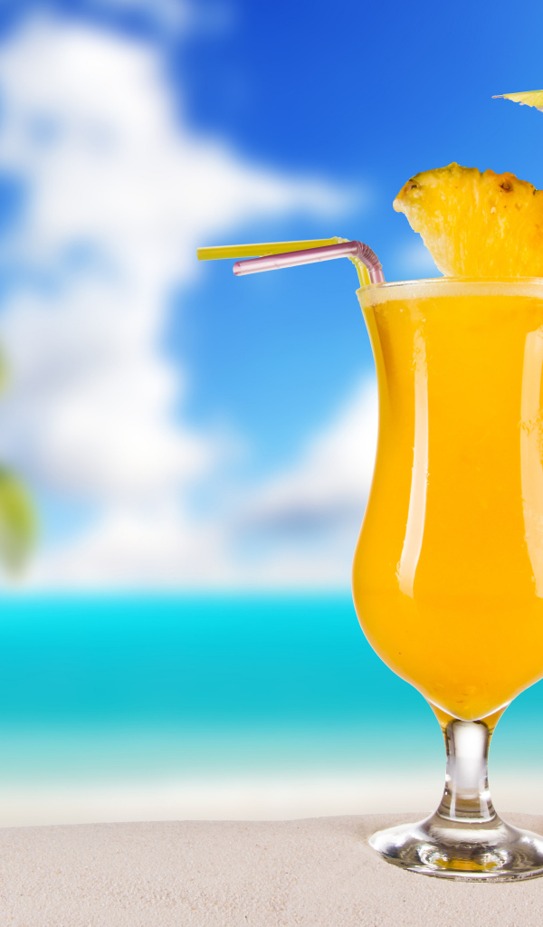 Летний коктейль с фруктами