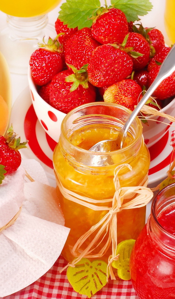 Фрукты и варенье