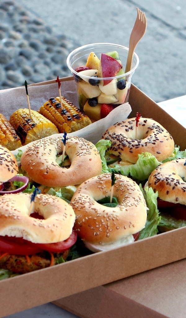 Гамбургеры и кукуруза