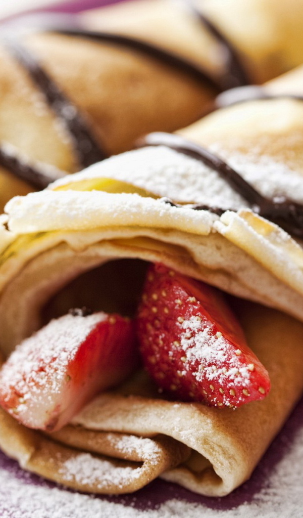 Блинчики с клубникой