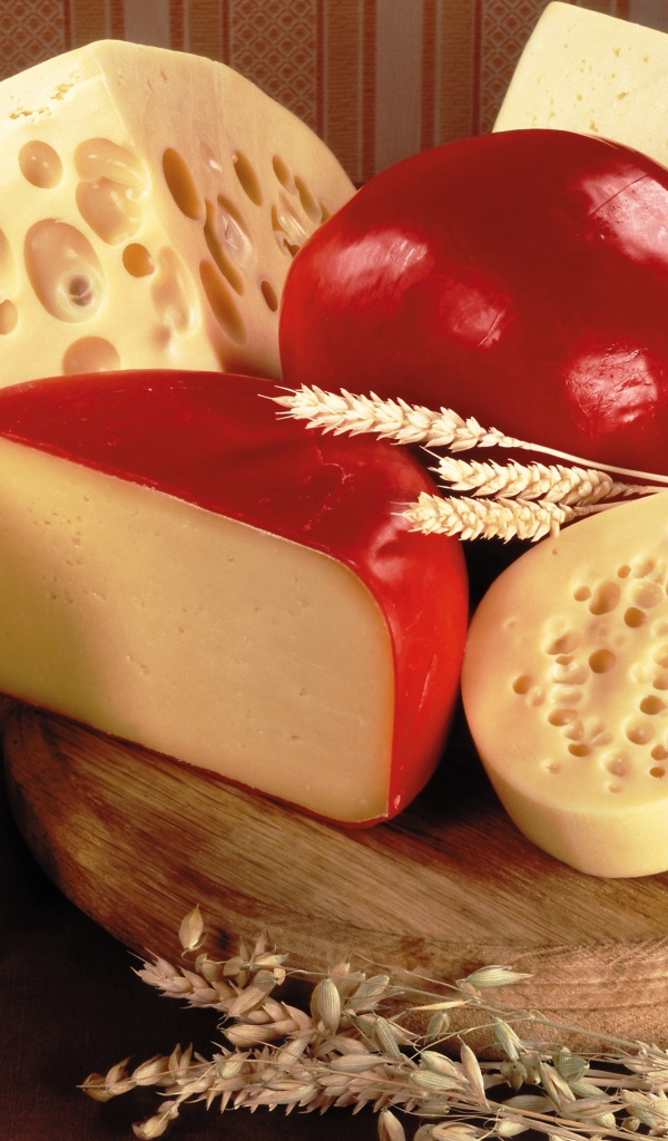 Различные сорта сыров