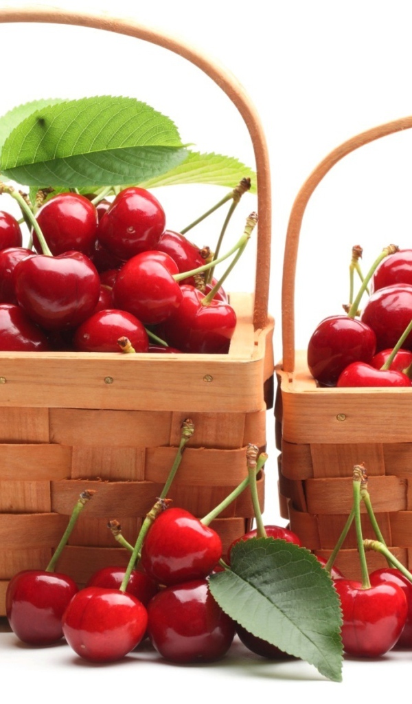 Корзинки с черешней