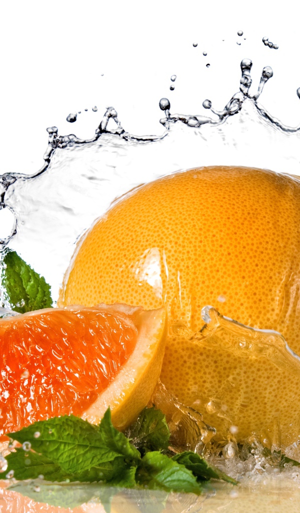 Грейпфрут в воде