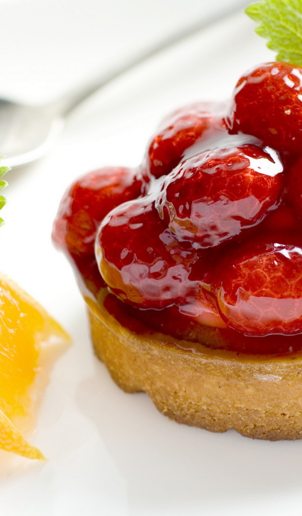 Пирожное с ягодами