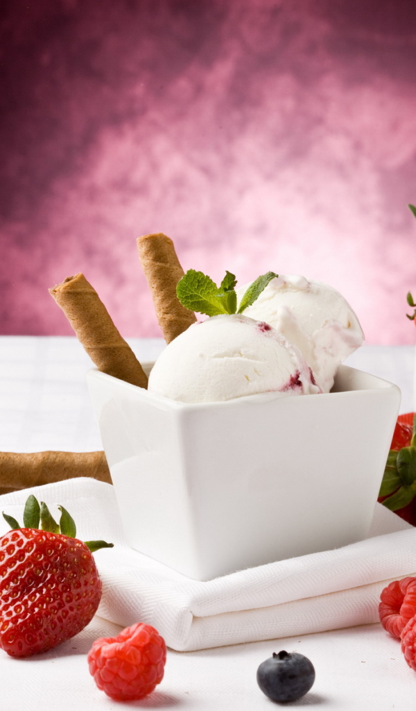 Мороженое и фрукты