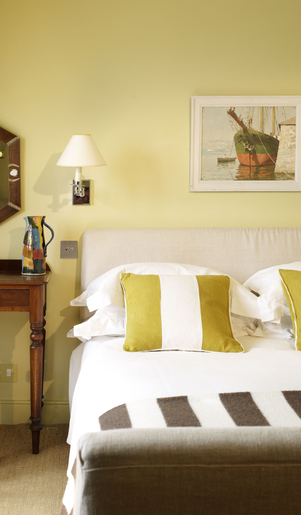 Желтый цвет в спальне