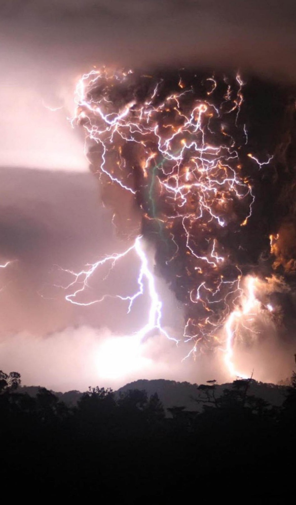 Вулкан в действии