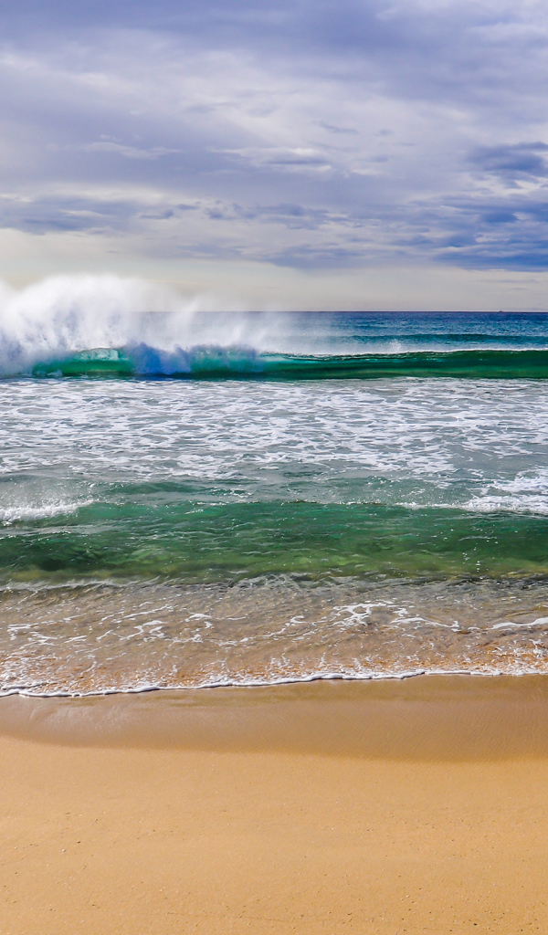 На берегу океана - волны
