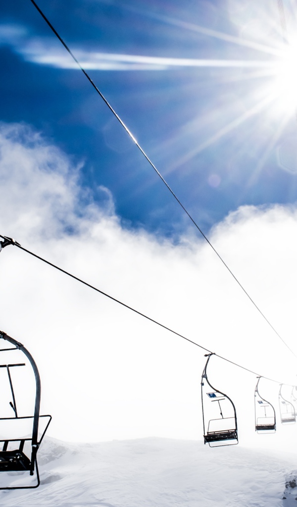 Канатная дорога на лыжном курорте