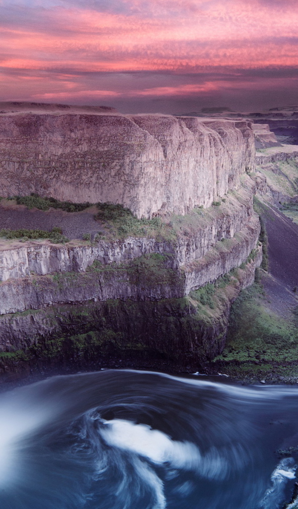 Река в каньоне