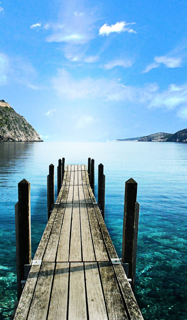 Бухта с причалом