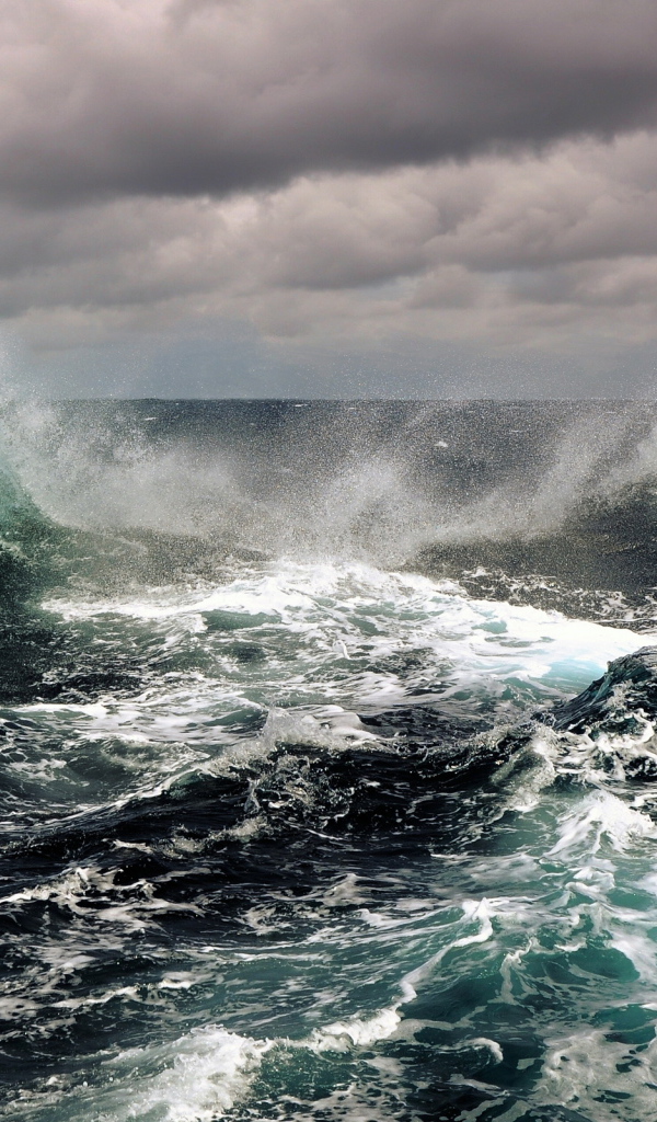 Неспокойное море