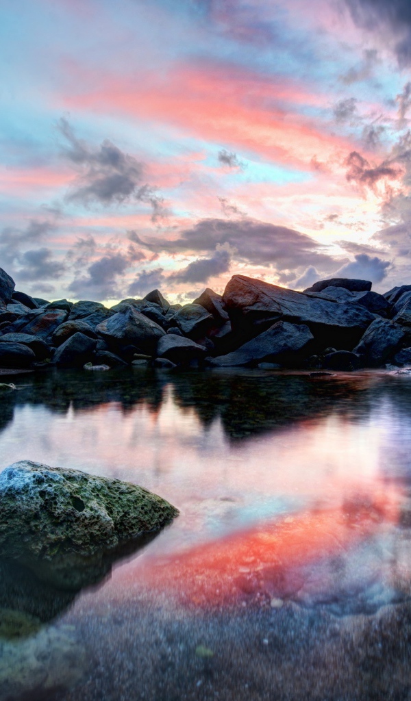 Закат над камнями