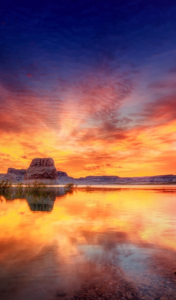 Закат на озере