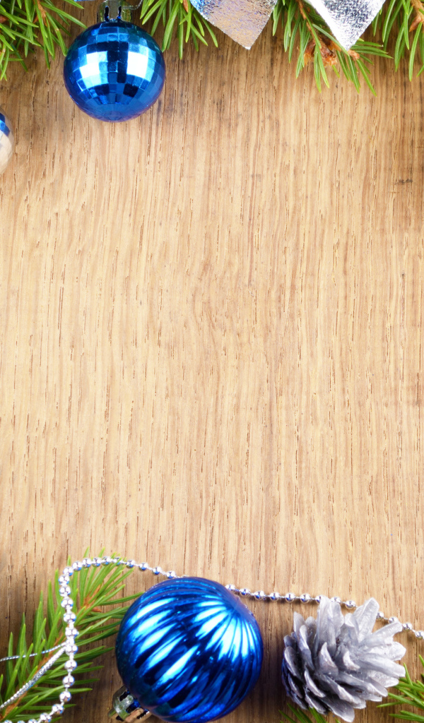 Новогодние шишки и бусы