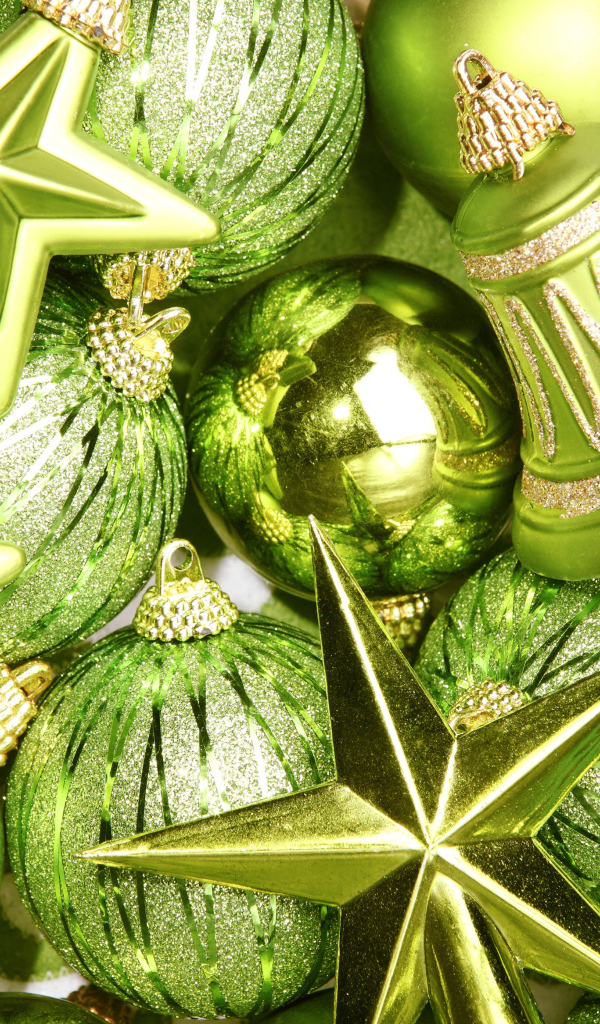 Зеленые шары и звезды