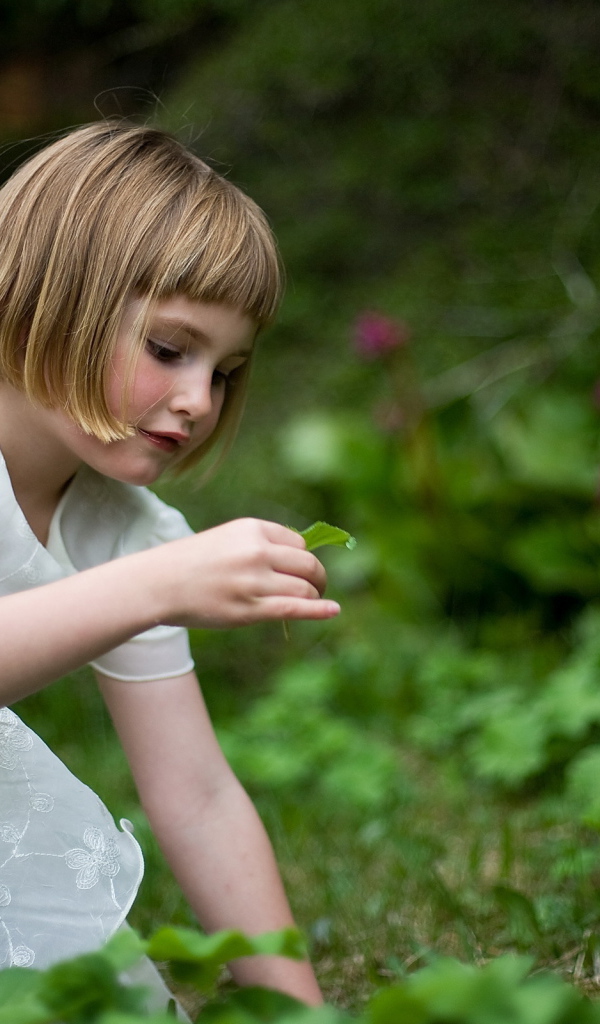 Девочка летом