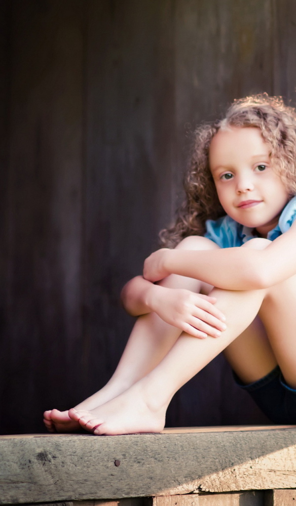 Девочка на окне