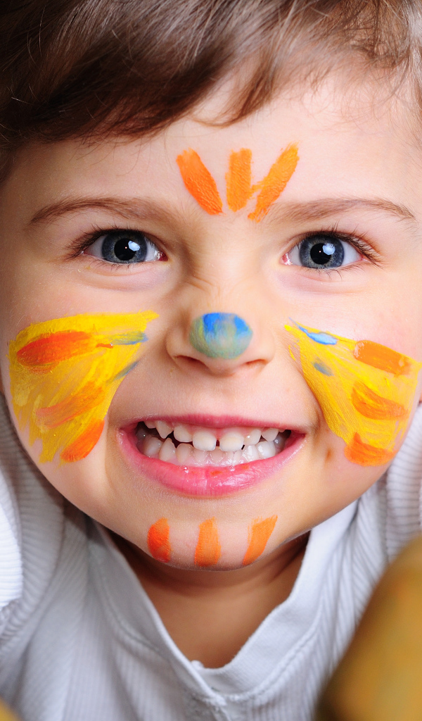 Разрисованный ребенок