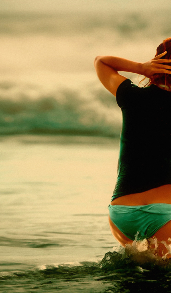 Девушка с доской