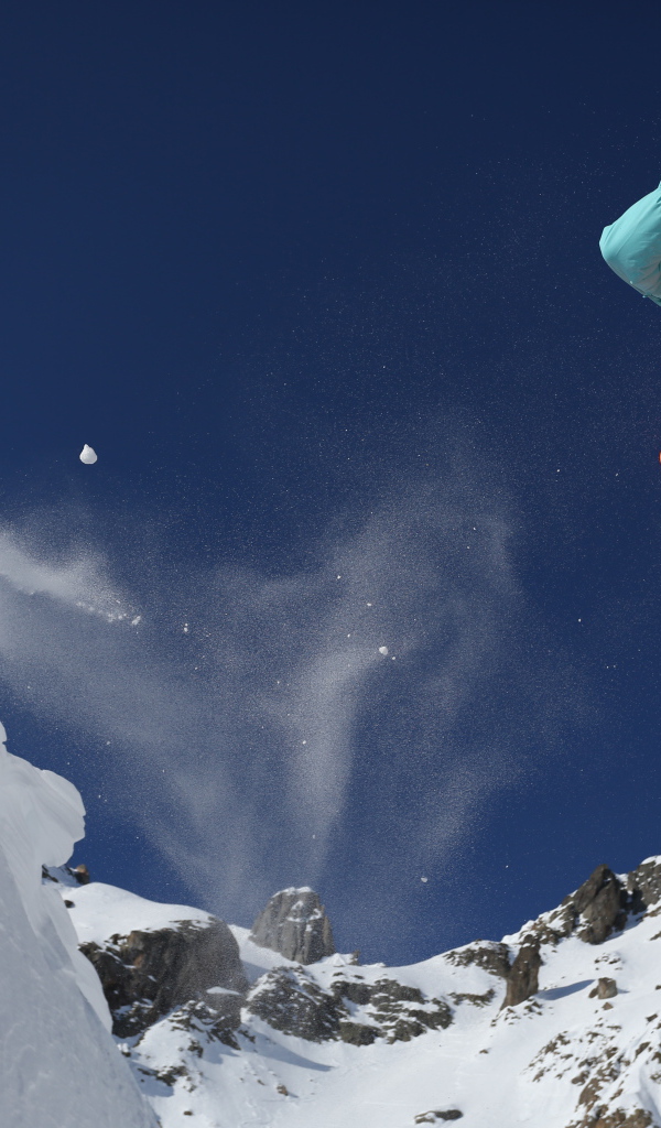 Сноубордист в горах