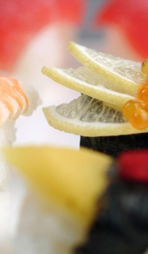 Суши с красной икрой