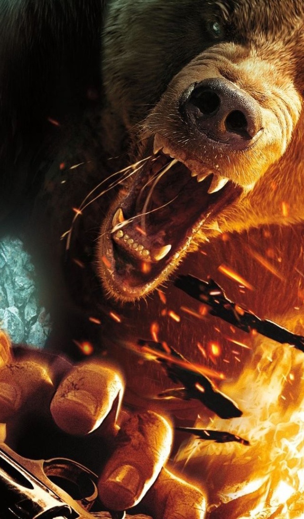 Медведь нападает на человека