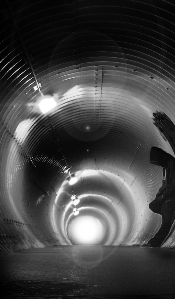 Человек в тоннеле