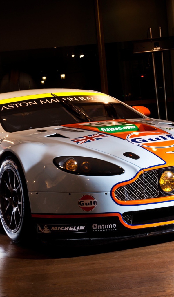Автомобиль Aston Martin Vantage GTE