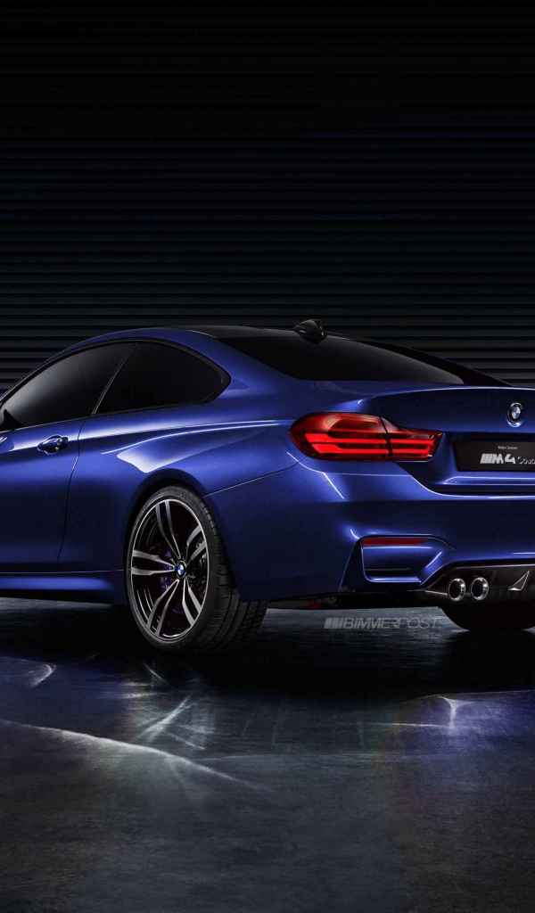 Синий BMW M4 купе